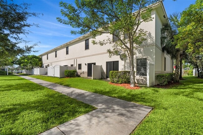 Foto del edificio - 757 SW 11th St