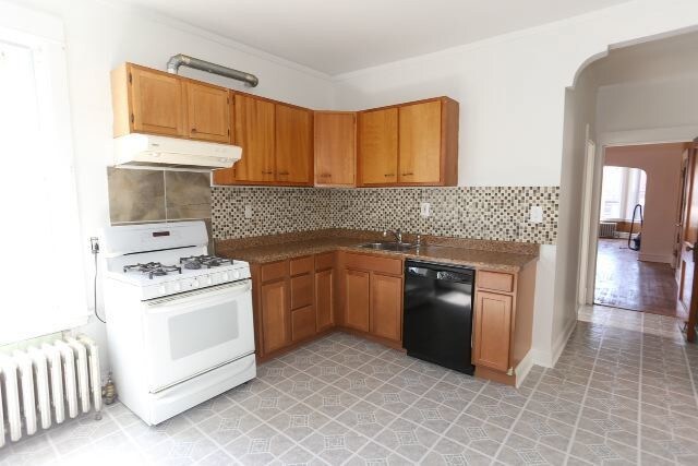 Foto del edificio - 2423 N Harding Ave