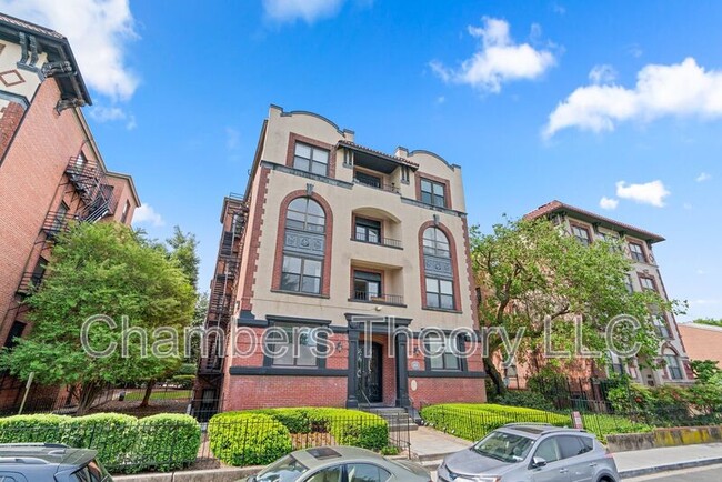 Foto del edificio - 1438 Meridian Pl NW