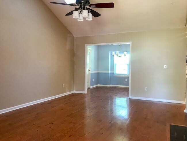 Foto del edificio - 2916 Norwood Dr