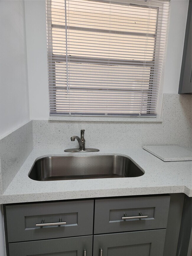 Foto del edificio - 2466 Lincoln St