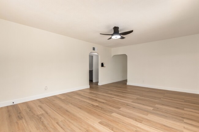 Foto del edificio - 5960 W Gardenia Ave
