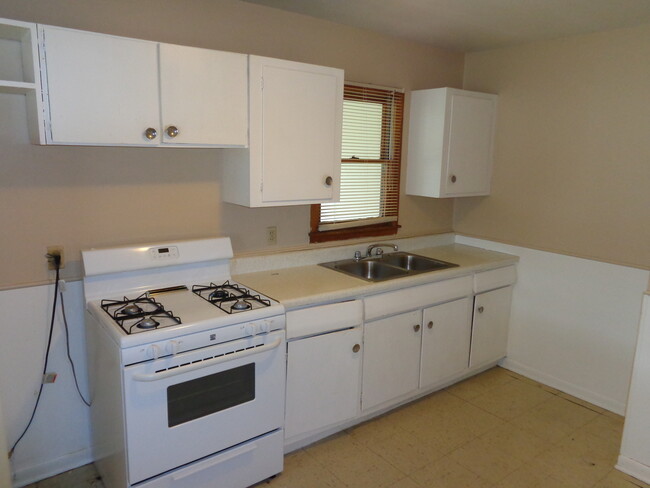 Building Photo - Large Corner Lot
