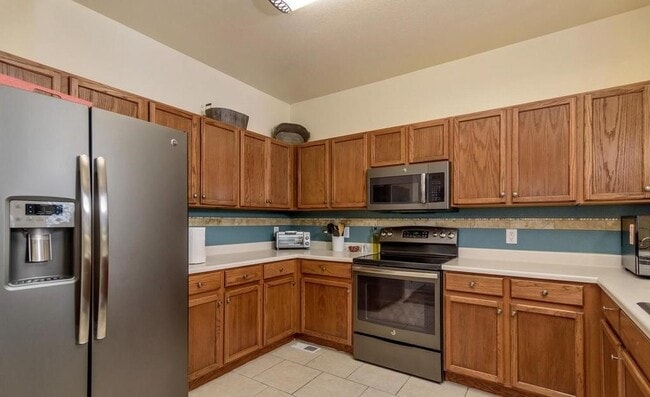 Kitchen - 170 Alyssum Dr