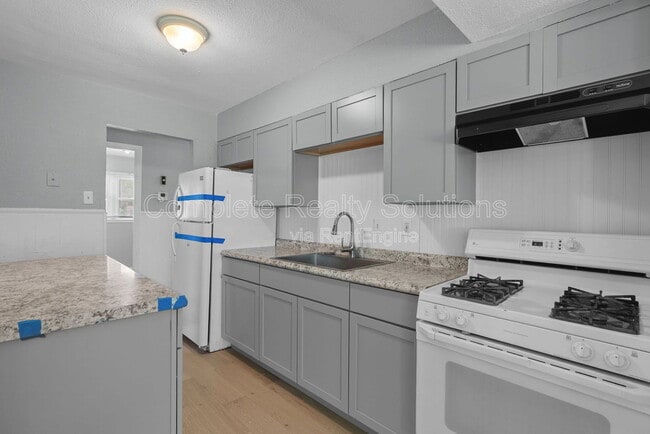 Building Photo - 416 Lanark Rd