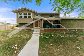 Building Photo - 1099 S Johnson Way