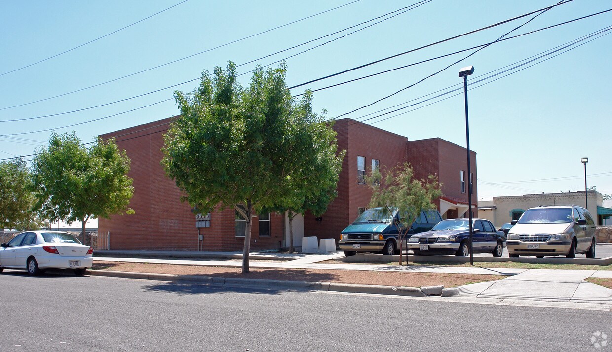 Building Photo - 600 Nino Aguilera St