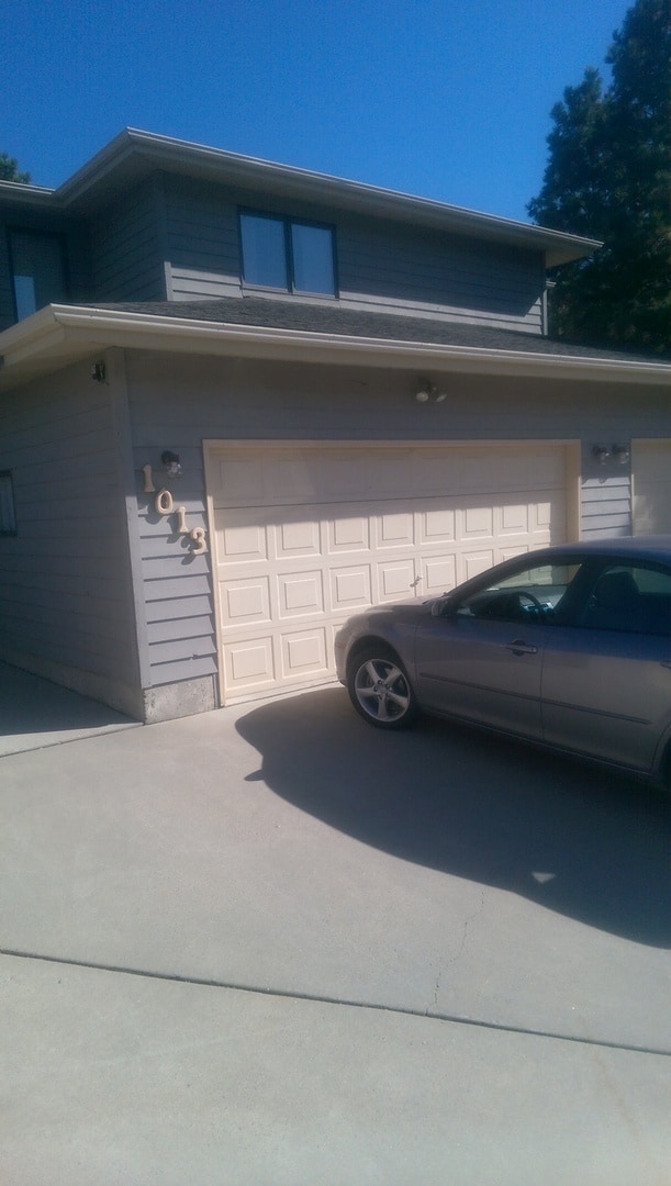 Building Photo - 1013 Saddle Dr