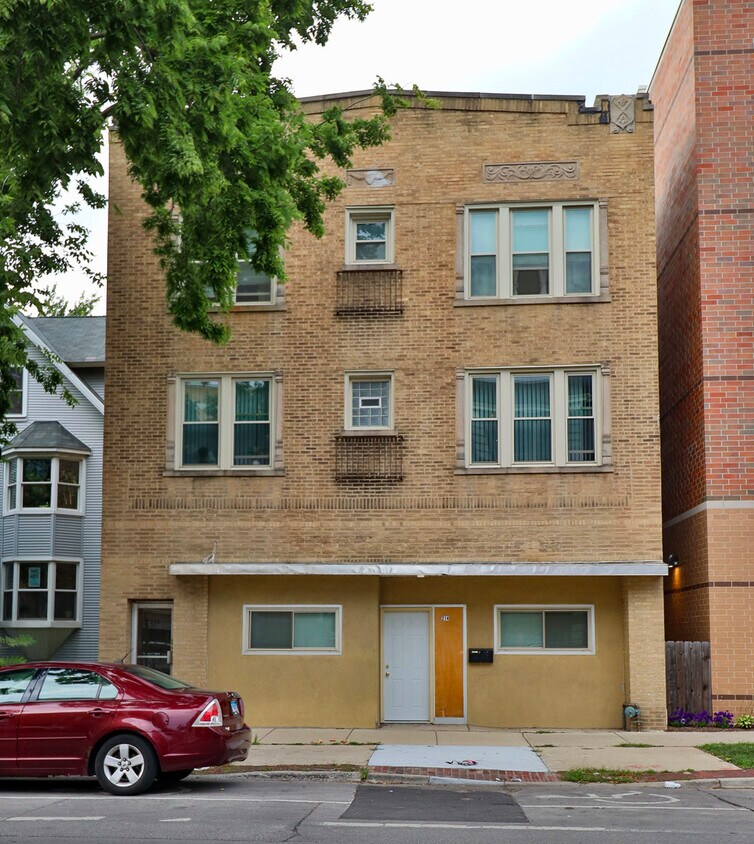 Foto principal - 214 Chicago Ave