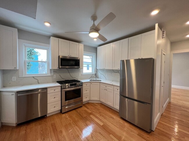 9-11 Burnham St - 9-11 Burnham St Apartment