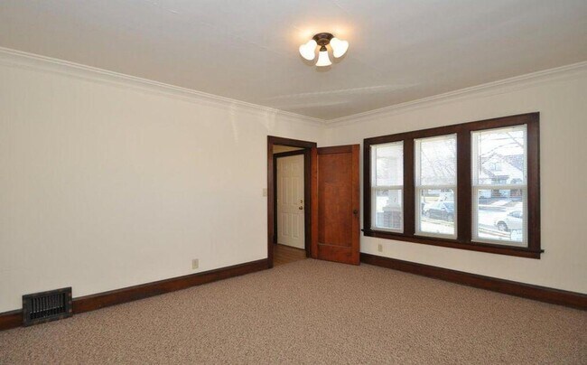 Building Photo - 2419 Taylor Ave