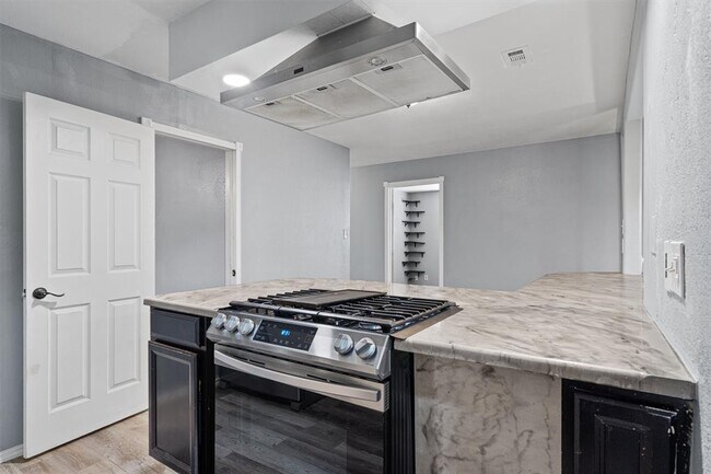Foto del edificio - 5501 Spring Meadow Rd