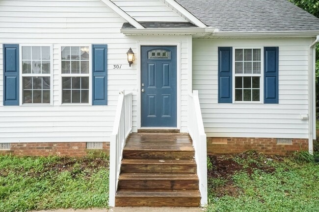 Building Photo - Charming 3 Bed/2 Bath Minutes Away From El...