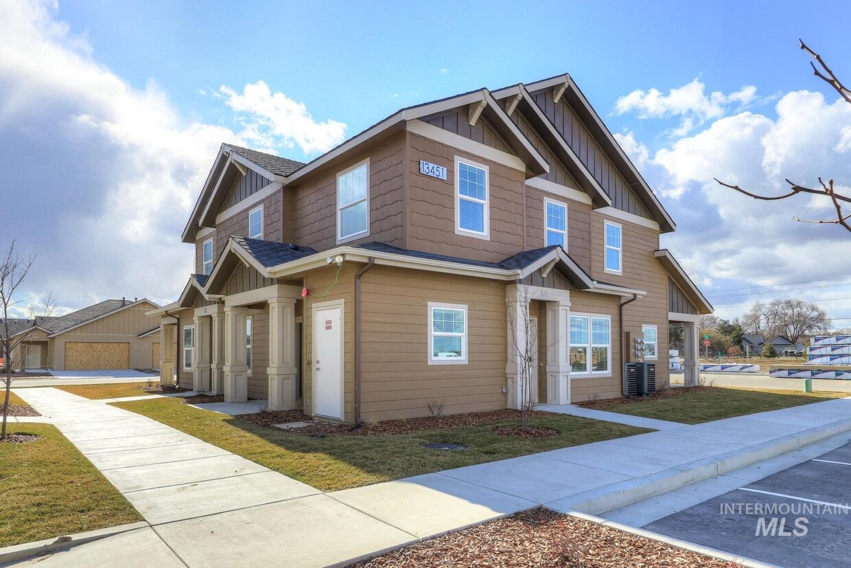 Primary Photo - 13449 Cedar Hollow Ln