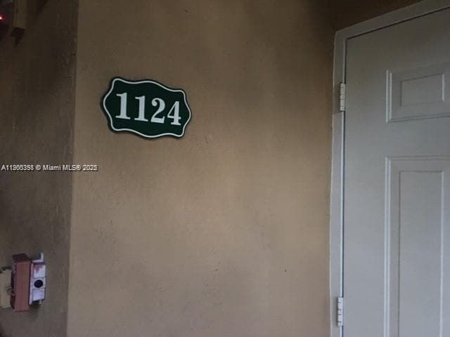 Foto del edificio - 6400 NW 114th Ave