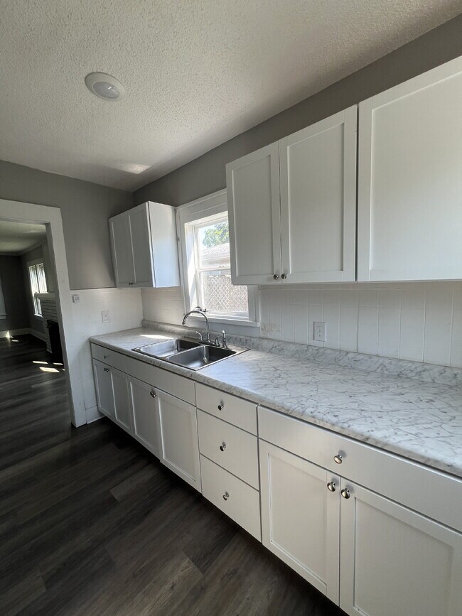 Foto del edificio - Newly Renovated 2 bedroom / 1 bathroom hou...