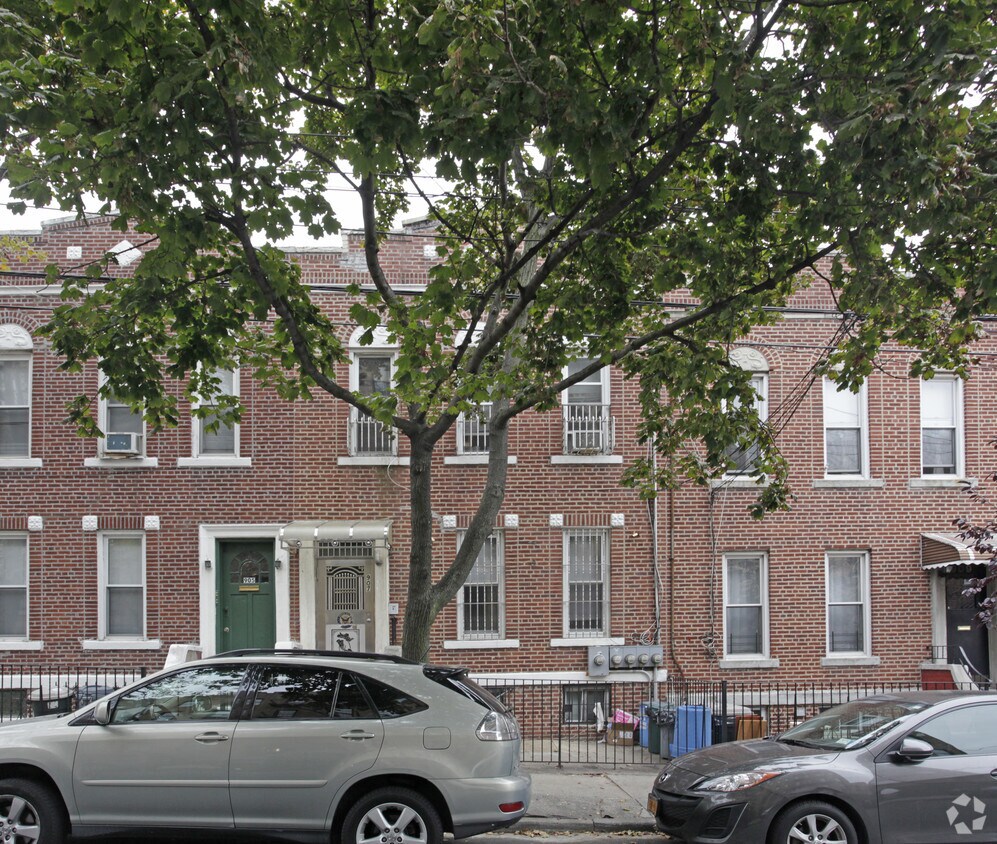 Building Photo - 907 41st St