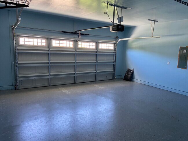 Building Photo - 1251 Middlecrest Dr