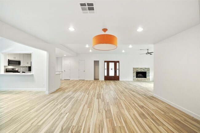 Foto del edificio - 914 Coachlight Dr