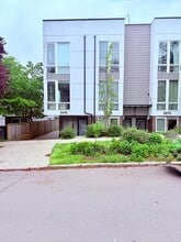 Building Photo - 207 16th Ave