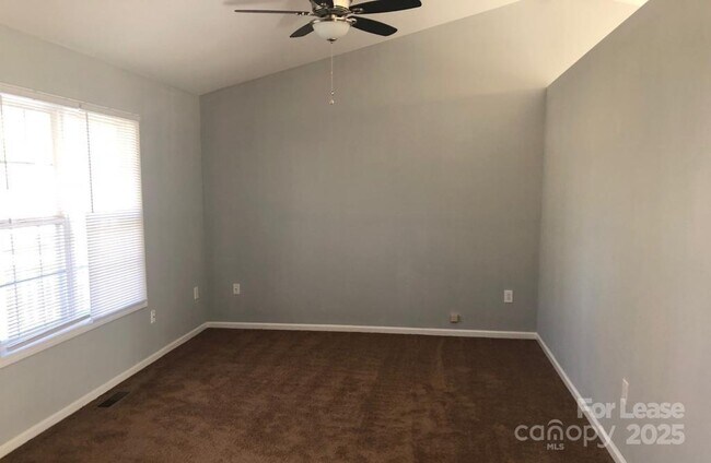 Foto del edificio - 1020 Ashford St