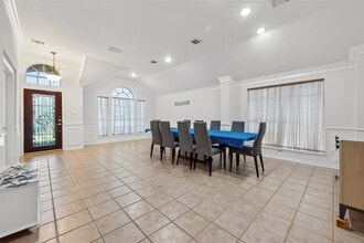 Building Photo - 10827 Oak Bayou Ln