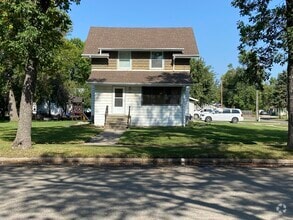 Building Photo - 404 W Caledonia Ave