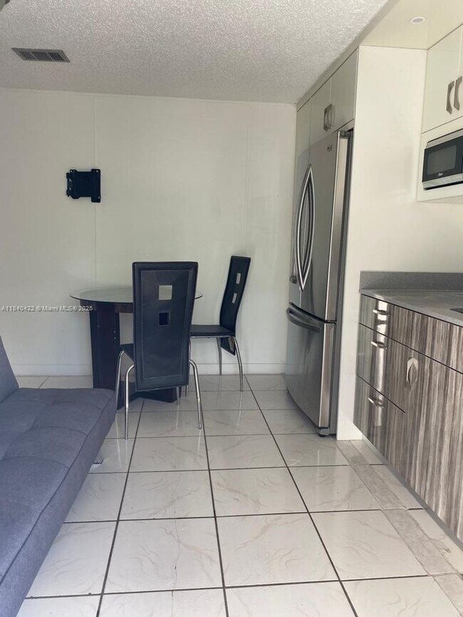 Foto del edificio - 12761 SW 14th St