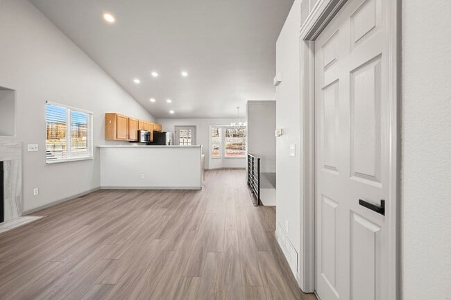 Building Photo - 5540 Almont Ave