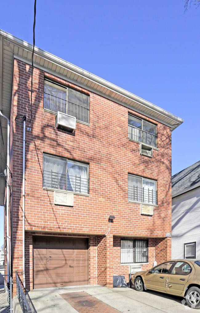 Foto del edificio - 61-40 167th St