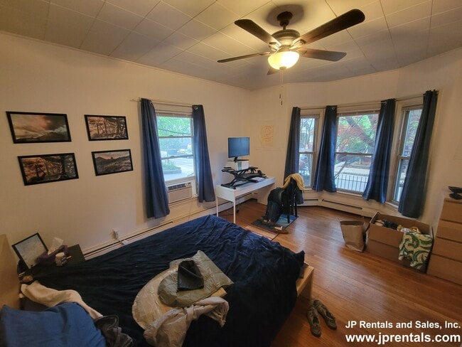 Building Photo - 148 Allston St