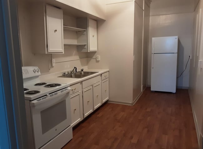 847 1/2 Massachusetts - 847 1/2 Massachusetts Apartment