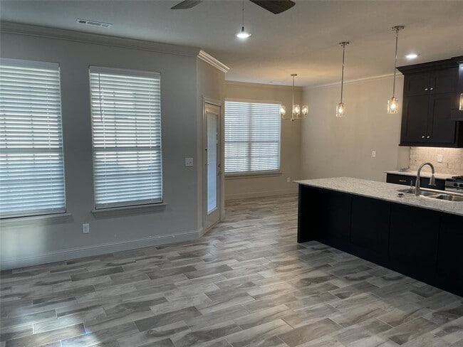Building Photo - 204 Vicks Cir