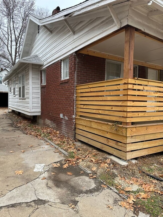 Building Photo - 2 Bedroom 1 Bath Home for Rent