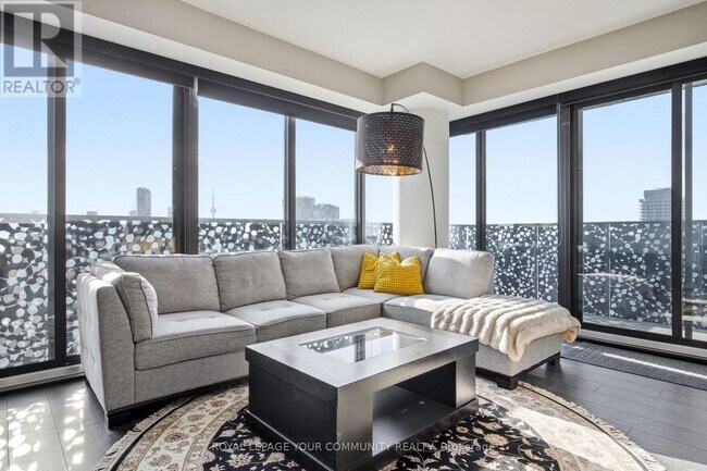 Photo du bâtiment - 55 Charles St E