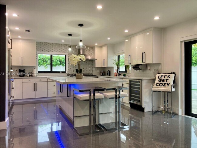 Foto del edificio - 7524 Mutiny Ave