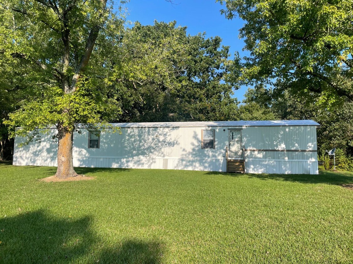 Foto principal - 3 BED, 2 BATH MOBILE HOME- $900 MONTH, $90...