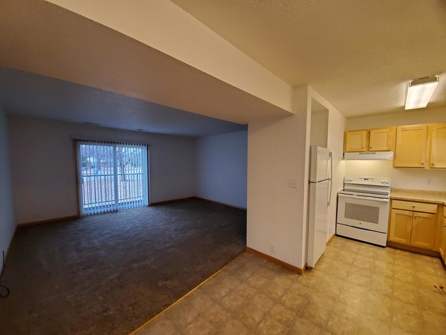 Building Photo - 3223 Scenic Dr