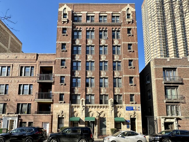 Building Photo - 627 W Patterson Ave
