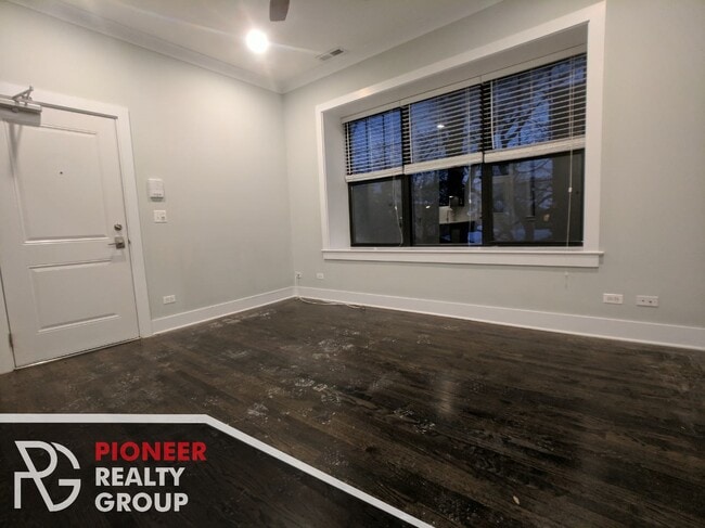 Building Photo - 1946 W Nelson St