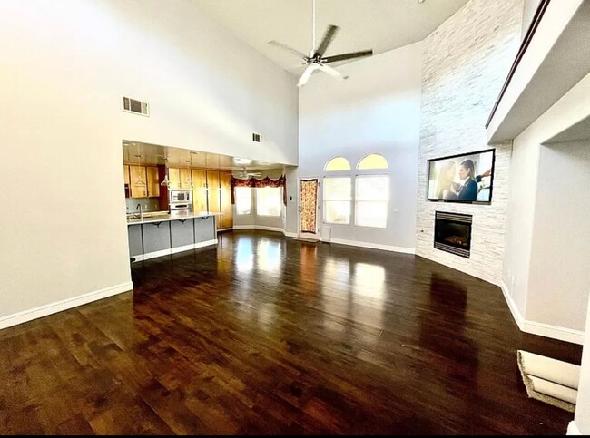 Building Photo - 5302 Doble Aguila Way