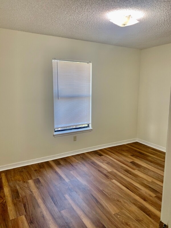 Foto del edificio - 4285 Melissa Ct W