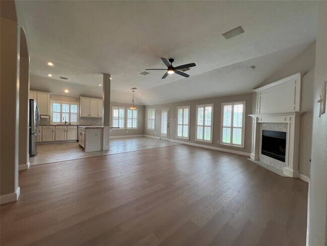 Foto del edificio - 7707 Misty Lake Ln