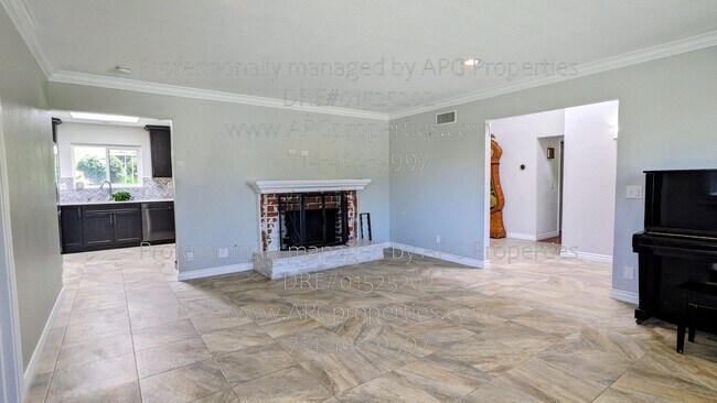 Foto del edificio - 15068 Mountain Spring St