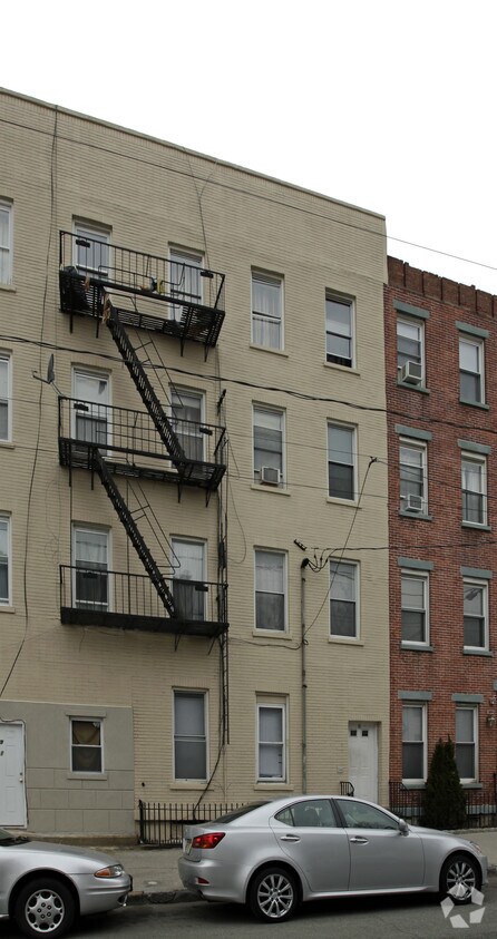Primary Photo - 31 Concord St