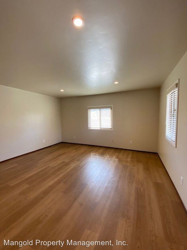 Building Photo - 1317 Hilby Ave