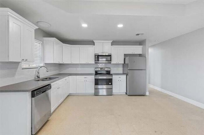 Foto del edificio - 3332 Carver Rd