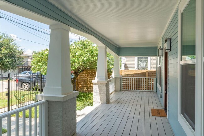 Building Photo - 1812 Everett St