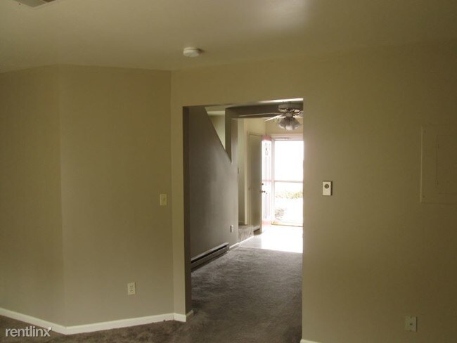Building Photo - 2 br, 1.5 bath Townhome - 957 Orchard Dr