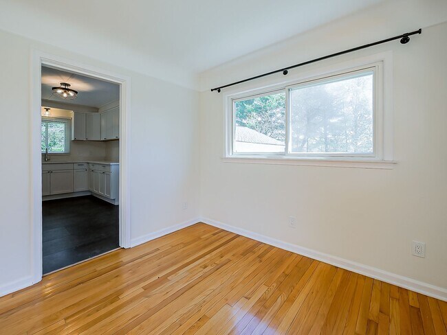 Foto del edificio - Spacious 3BR Home with Expansive 1-Acre Lot!